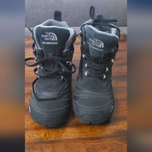Excellent Used Condition Northface Boys Size 1 Black Boot